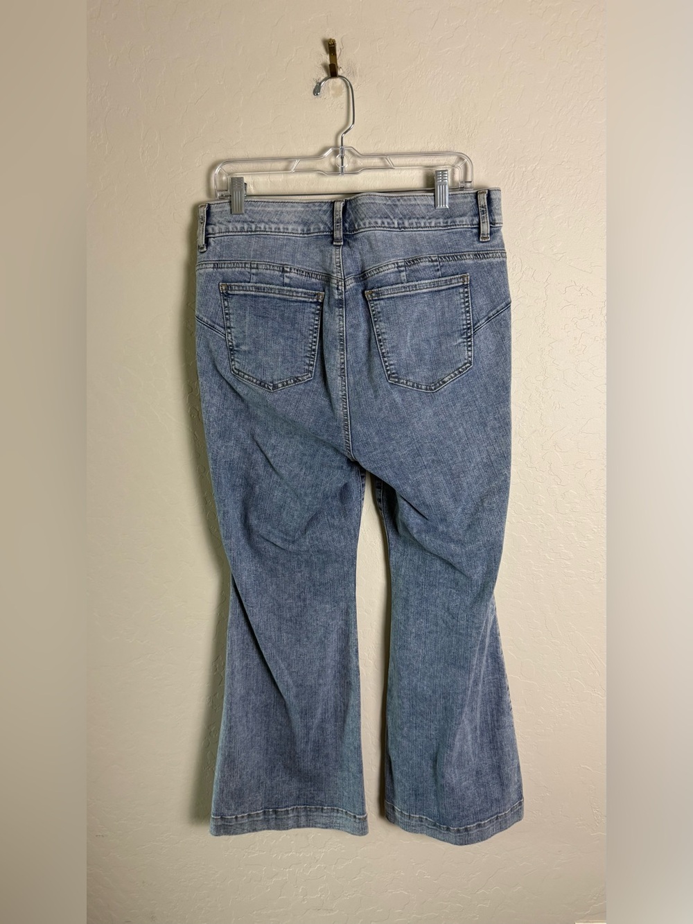 Torrid Bombshell High Rise Flare Jean 14S Short 13674254 - Picture 5 of 16